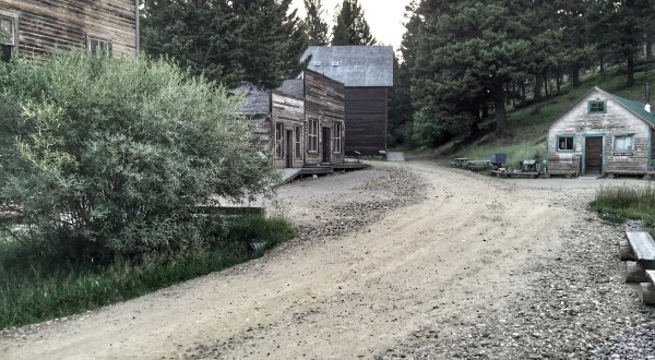 5 Haunted Hikes In Montana That Are Spooky And Spectacular