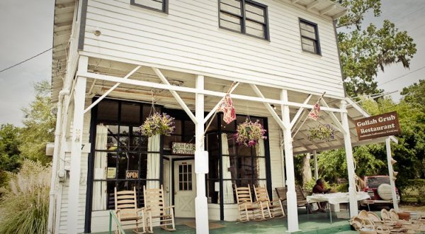 The Tiny Town In South Carolina With The Most Mouthwatering Destination Restaurant