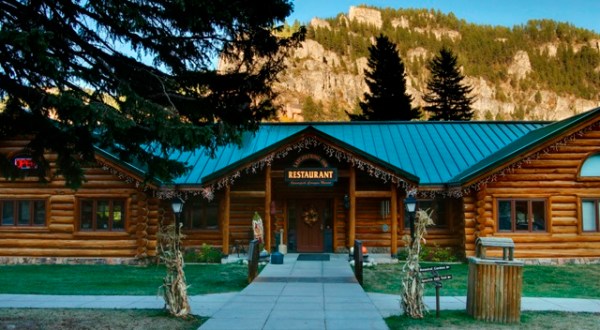 This Restaurant In South Dakota Is Located In The Most Unforgettable Setting