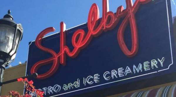 This Old-Fashioned Ice Cream Parlor In Washington Will Make You Feel Like A Kid Again
