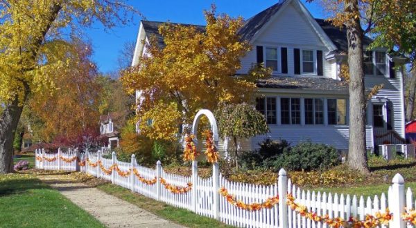 This Charming Wisconsin Town Is Perfect For An Autumn Day Trip