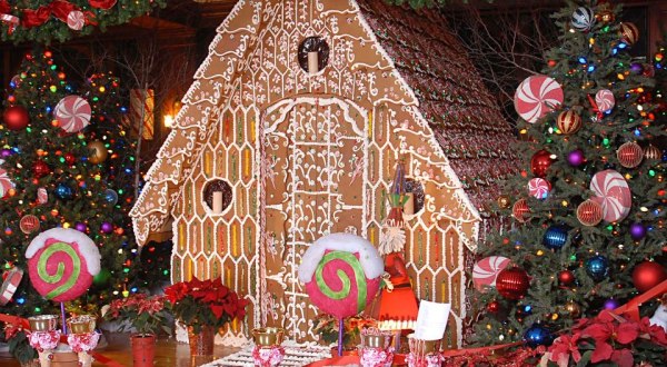 Dine Inside A Giant Gingerbread House In Pennsylvania For A Truly Magical Holiday Season