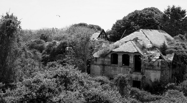 Nature Is Reclaiming This One Abandoned Rhode Island Spot And It’s Actually Amazing