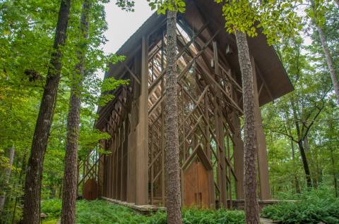 The Chapel In Arkansas That's Located In The Most Unforgettable Setting