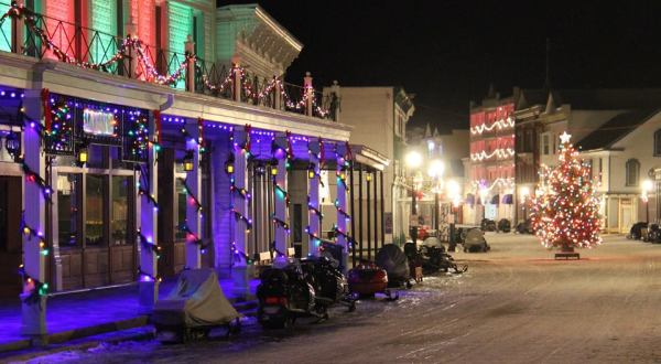 10 Main Streets In Michigan That Are Pure Magic During Christmastime