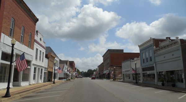 10 Small Towns In Rural Alabama That Are Downright Delightful