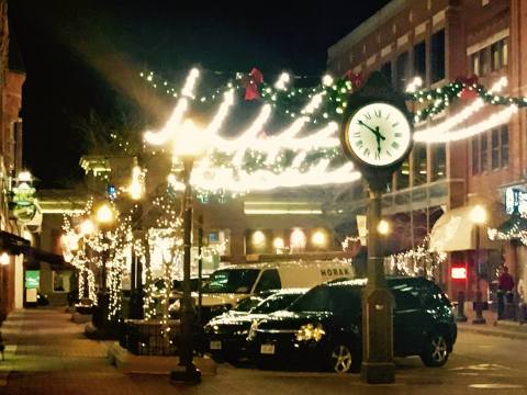 11 Main Streets In Wisconsin That Are Pure Magic During Christmastime