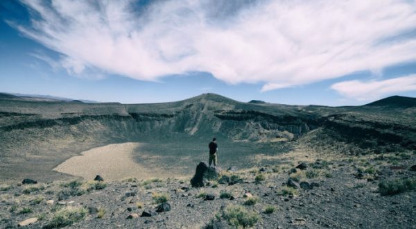 Most People Have No Idea This Massive Crater In The Middle Of Nowhere In Nevada Even Exists