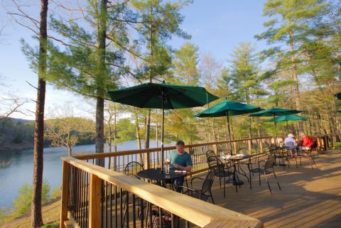 The Lakeview Restaurant In Virginia That's Simply Unforgettable