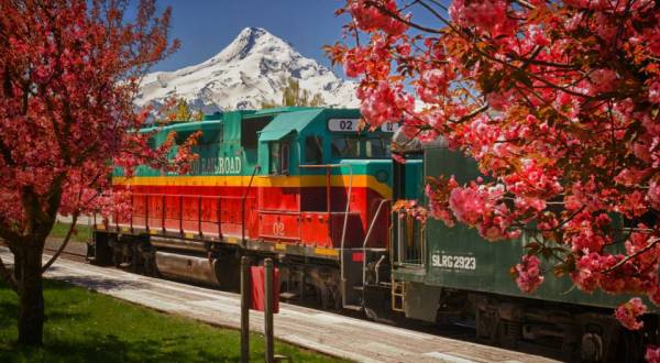 The Magical Polar Express Train Ride Near Portland Everyone Should Experience At Least Once