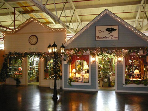 Visit This Charming Indoor Village In Pennsylvania For A Memorable Day Trip