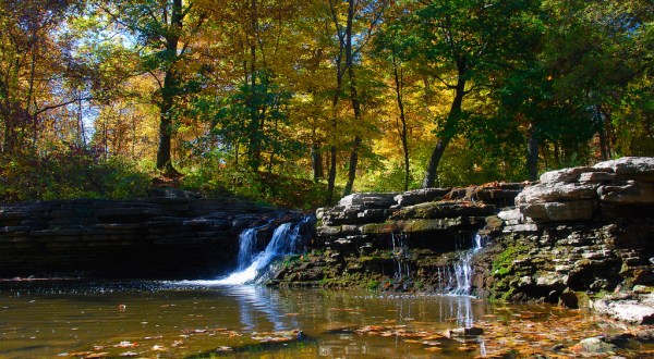 The One Waterfall In Illinois That’s Absolutely Stunning During Autumn