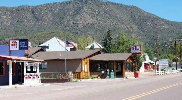 It’s Impossible To Drive Through This Delightful Arizona Town Without Stopping