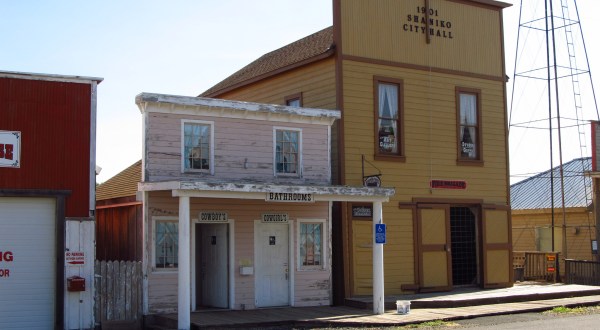 Step Inside This Untouched Ghost Town In Oregon For A Truly Unforgettable Experience