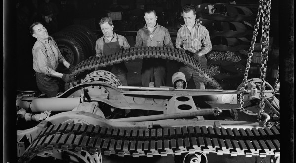 15 Very Rare Photos Taken During WWII In Cleveland