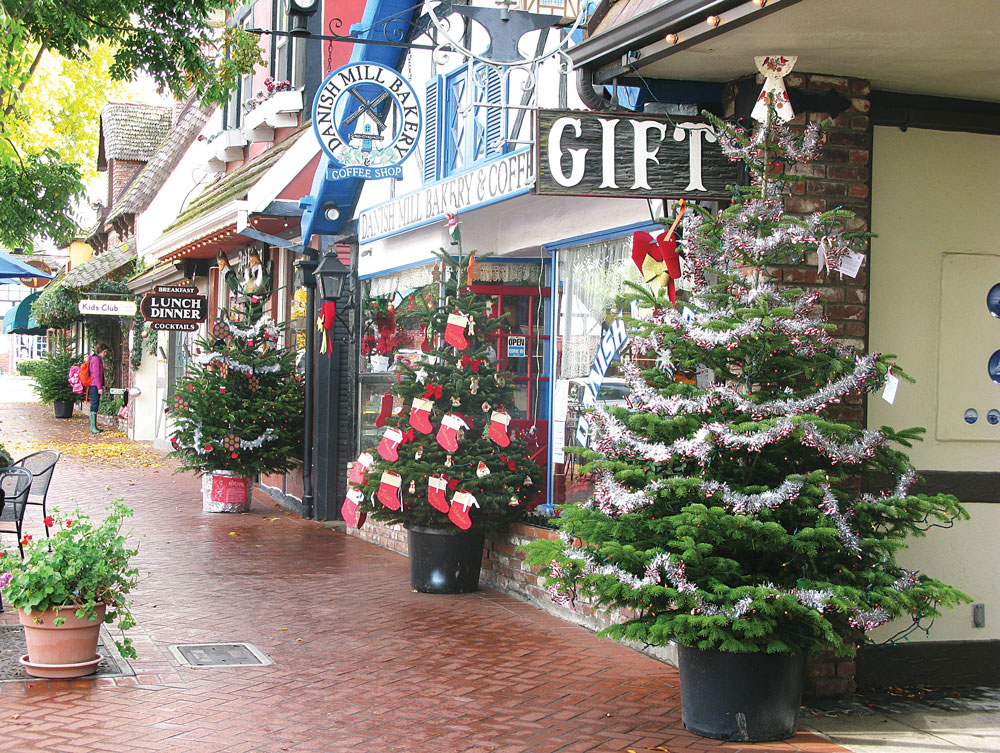 Here Are The Best Christmas Towns In Southern California