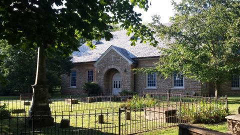 The Chapel In Kentucky That's Located In The Most Unforgettable Setting