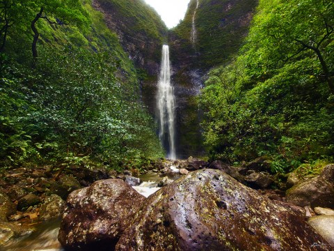14 Trails In Hawaii With An Undeniably Amazing Final Destination