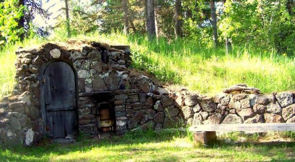This Cozy Hobbit House In Idaho Is The Perfect Cabin Getaway