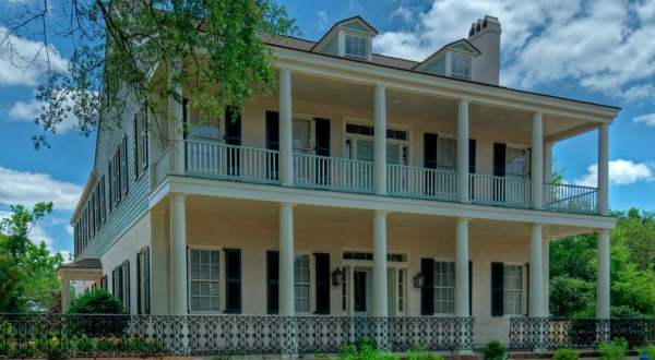 You’ll Never Forget A Stay At This Alabama Inn That’s Full Of Historic Charm