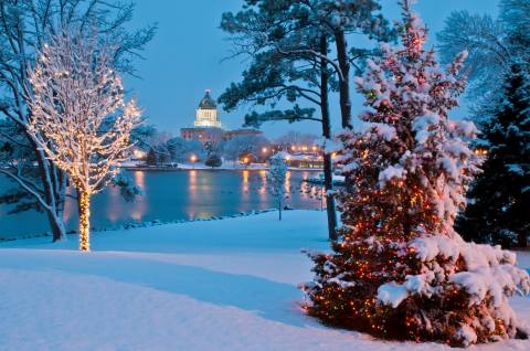 Here Are The 8 Most Enchanting, Magical Christmas Towns in South Dakota