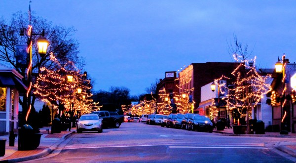 Here Are The 11 Most Enchanting, Magical Christmas Towns In Illinois