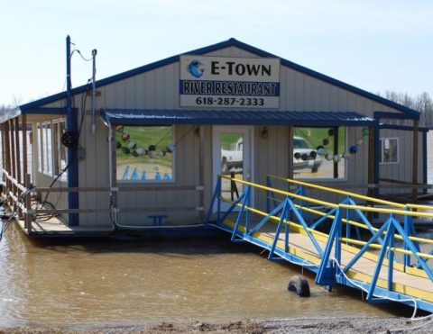 Bet You've Never Experienced Anything Like This Floating Restaurant In Illinois