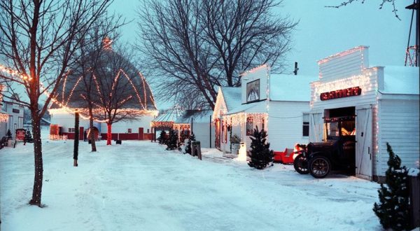 Here Are The 10 Most Enchanting, Magical Christmas Towns In Iowa