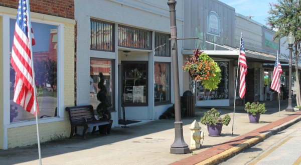 The One Alabama Town That’s So Perfectly Southern