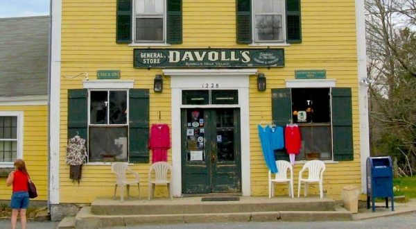 The Oldest General Store In Massachusetts Has A Fascinating History