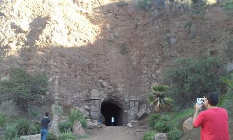 Hiking To This Aboveground Cave In Southern California Will Give You A Surreal Experience