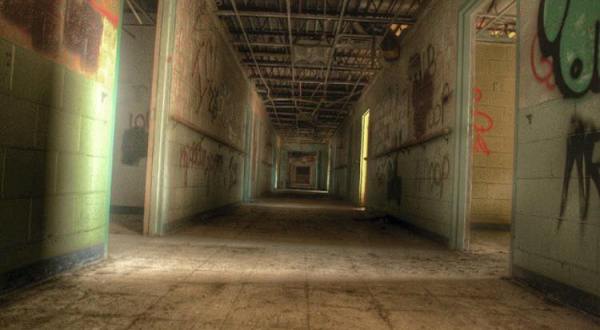 Step Inside This Forbidden Hospital That’s Been Left To Decay In Oklahoma