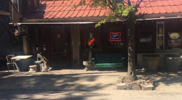 The Quirkiest Restaurant In Alabama That’s Impossible Not To Love