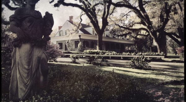 The Spooky Small Town In Louisiana That Could Be Right Out Of A Horror Movie