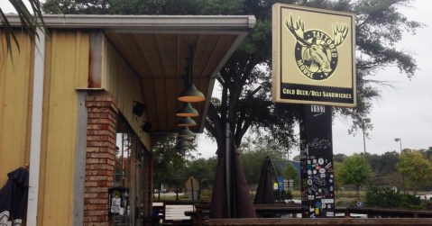 The Quirkiest Restaurant In South Carolina That's Impossible Not To Love