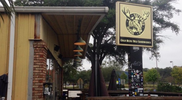 The Quirkiest Restaurant In South Carolina That’s Impossible Not To Love