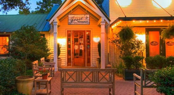 The Tiny Town In Alabama With The Most Mouthwatering Restaurant