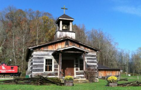 The Chapel In West Virginia That's Located In The Most Unforgettable Setting