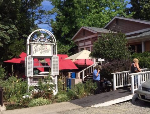 The Charming Breakfast Spot In Northern California That Is Loved Around the World