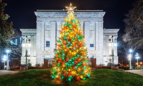 12 Main Streets In North Carolina That Are Pure Magic During Christmastime