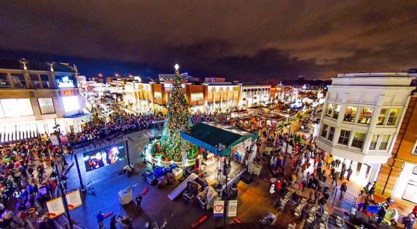 Here Are The 12 Most Enchanting, Magical Christmas Towns Around Cleveland