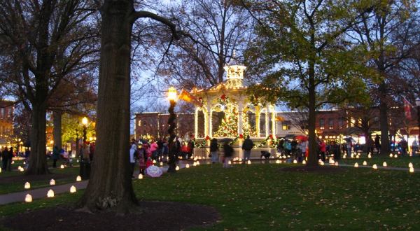 7 Main Streets Surrounding Cleveland That Are Pure Magic During Christmastime
