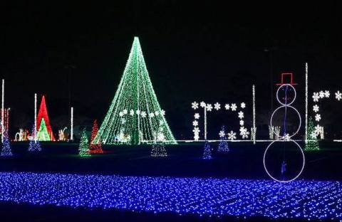 11 More Christmas Light Displays In Ohio That Are Positively Enchanting