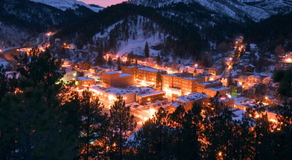 The One Town In South Dakota That Turns Into A Winter Wonderland Each Year