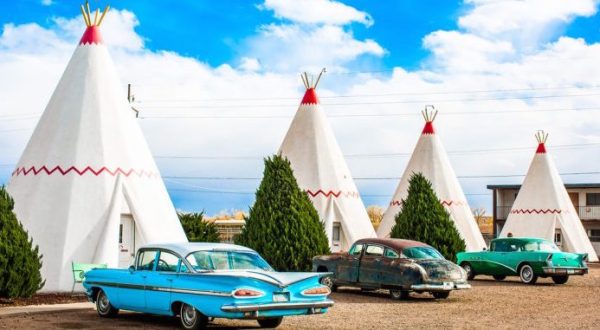 This Quirky Motel Is An Iconic Stop Along Arizona’s Route 66