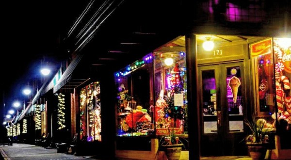9 Main Streets In West Virginia That Are Pure Magic During Christmastime