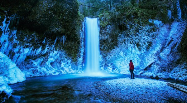 9 Gorgeous Frozen Waterfalls In Oregon That Must Be Seen To Be Believed