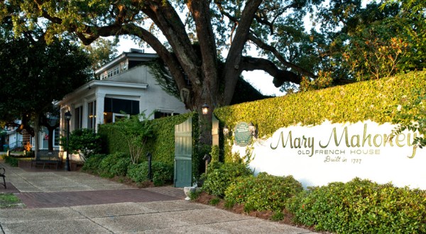 10 Amazing Restaurants Along The Mississippi Coast You Must Try Before You Die