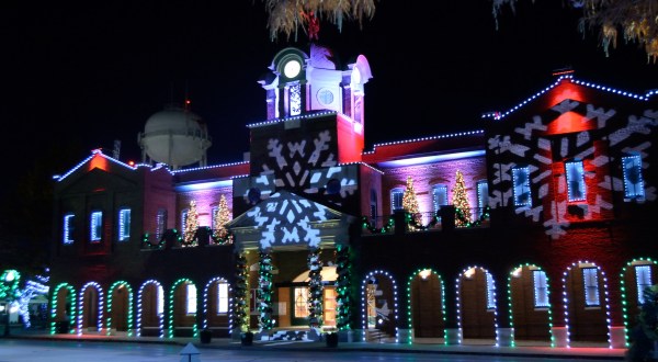 10 Main Streets In Texas That Are Pure Magic During Christmastime