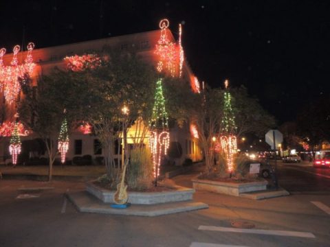 9 Main Streets In Arkansas That Are Pure Magic During Christmastime